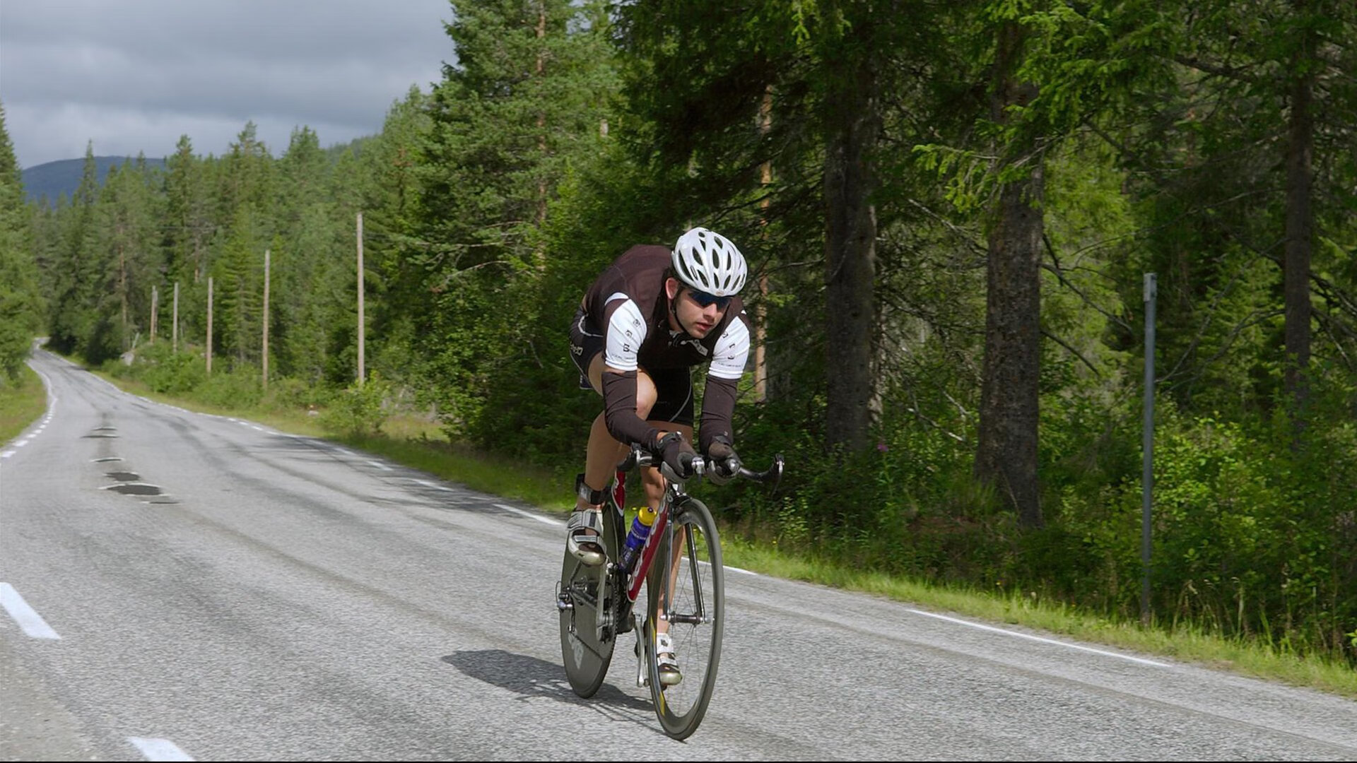 跨界狂想，当尼日利亚足球击溃巴萨，加克波在F1赛道接管年度争冠