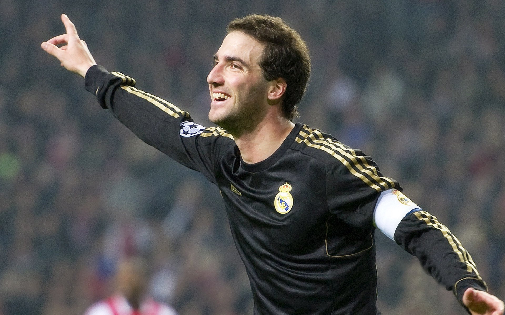 绿茵场上的孤胆英雄，迪亚斯扛起巴西，跨越摩纳哥的战术迷宫