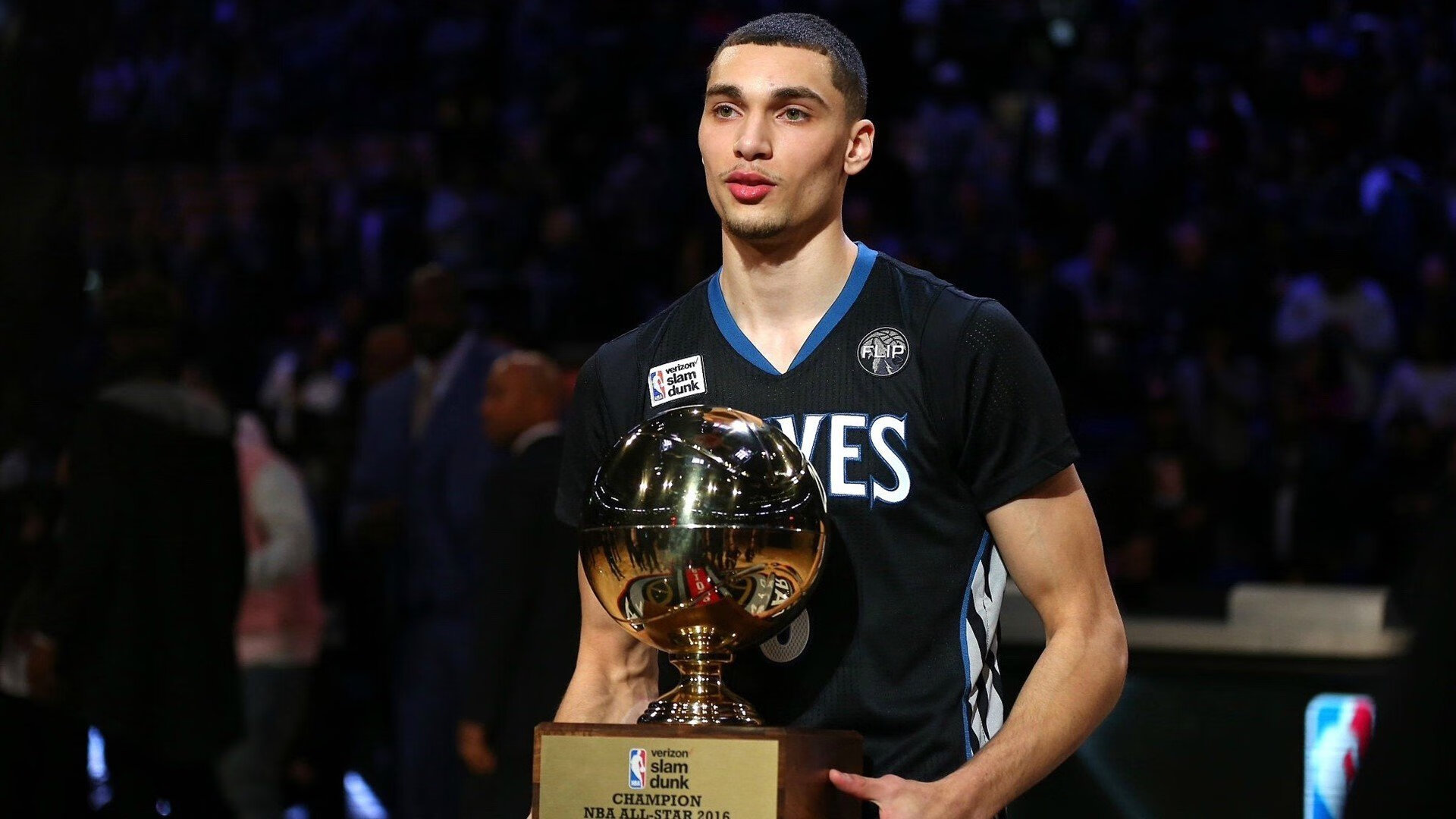 东决关键战之夜，霍勒迪点燃赛场